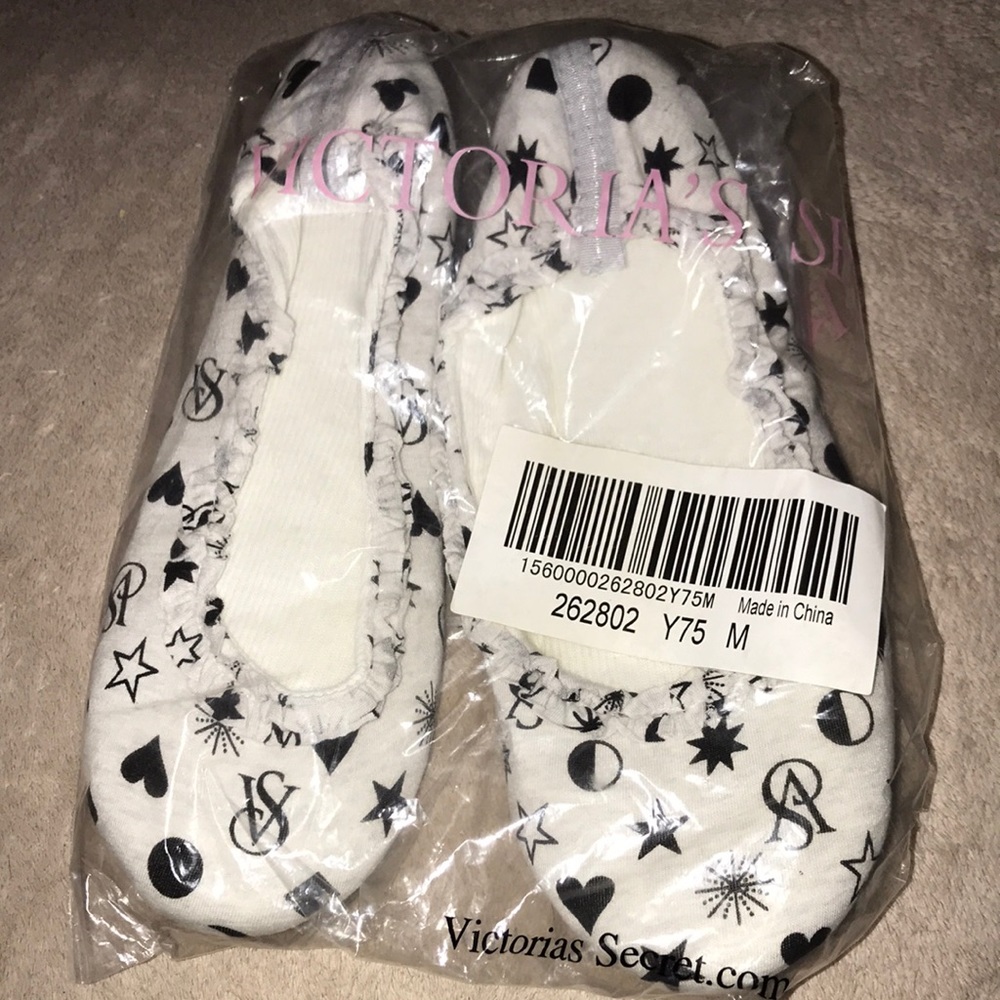 Victoria’s Secret medium slippers light heathered grey black and white New